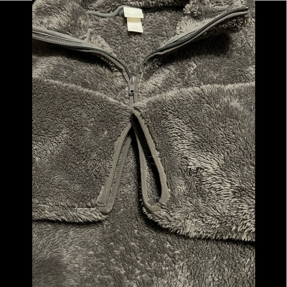 H&M faux fur half zip pullover - Picture 5 of 5